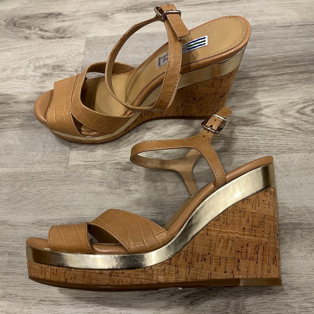 Arnold Churgin Tan Platform Sandals 9.5 Leather Upper Never Worn
